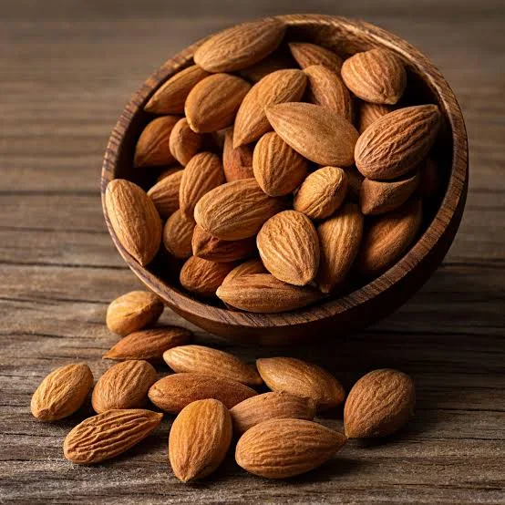 Premium Almonds VIP (100g)